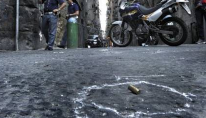 Sparatoria a Nocera Inferiore, ferito un uomo: indagini in corso