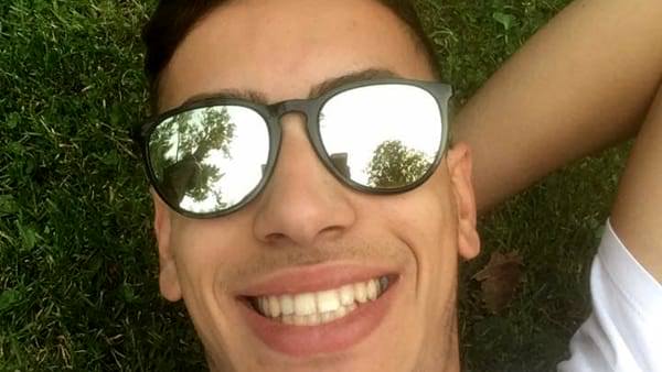 Tragedia a Bellizzi, attraversa i binari e viene investito dal treno: non ce l’ha fatta il 19enne