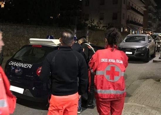 Ubriaco alla guida dopo un matrimonio, soccorso dai Carabinieri