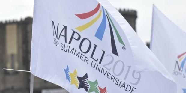 Universiade, la torcia illumina il lungomare di Salerno