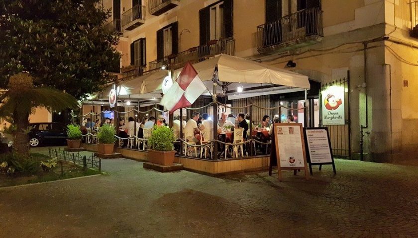 Movida, fuga da via Roma e Centro storico: tanti bar e ristoranti chiusi o in vendita