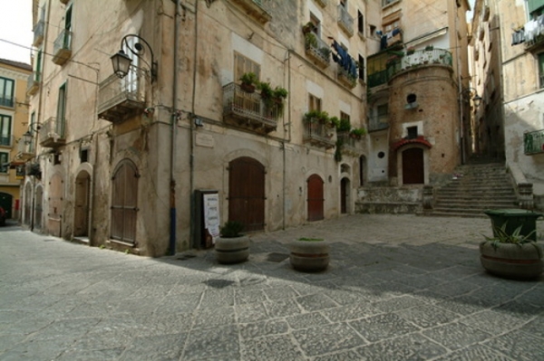Guidava ubriaco, contromano, nel cuore del centro storico di Eboli
