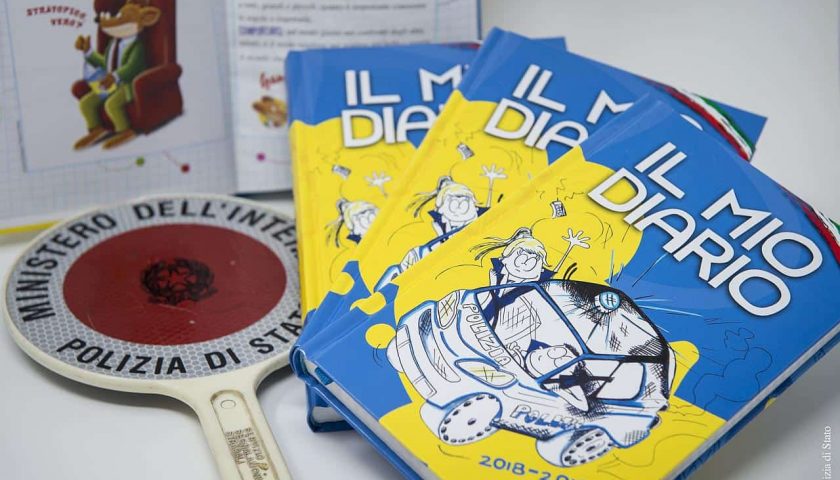“Il mio diario”: la Polizia consegna l’agenda scolastica agli alunni