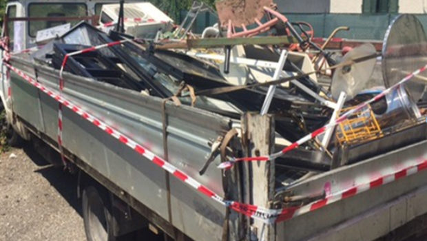 Battipaglia, il NOE sequestra automezzo di una nota ditta utilizzato per raccolta e trasporto di rifiuti speciali