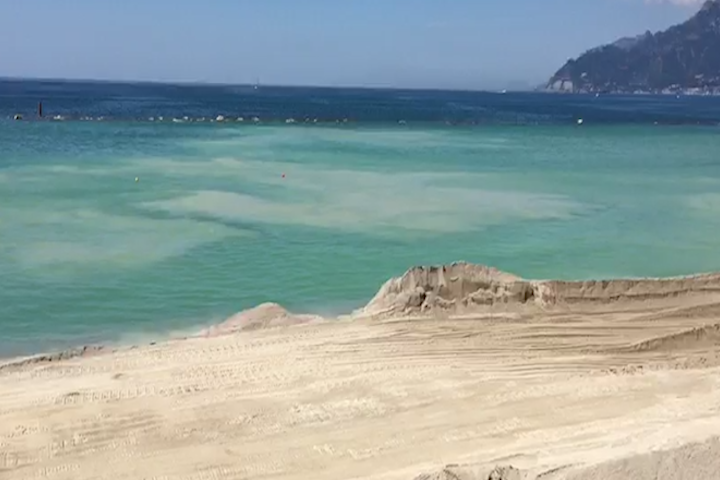 Ritornano le spiagge a Salerno, prosegue il ripascimento del litorale