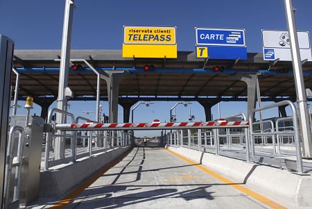 Autostrada Napoli-Salerno, il pedaggio costa 20 centesimi in più