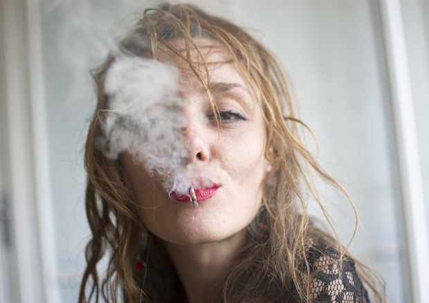 Il fumo entra anche negli ambienti dove è vietato fumare