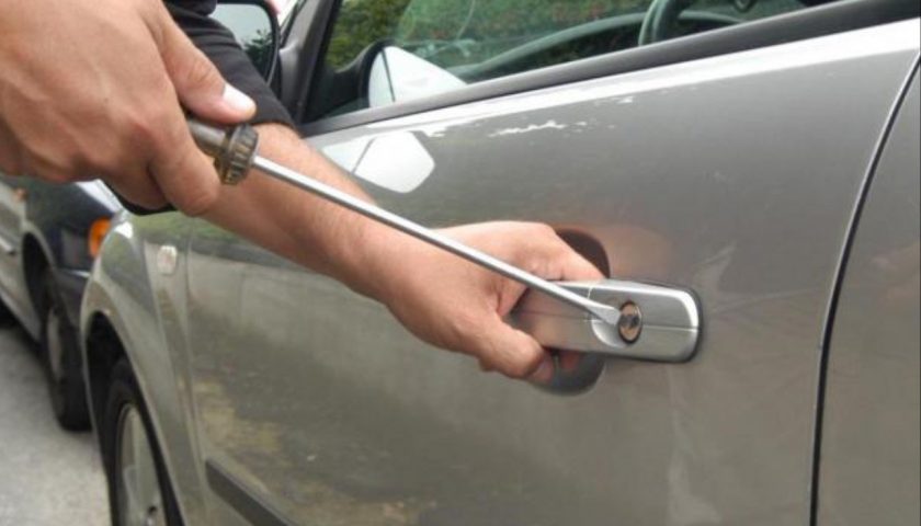 Battipaglia, ancora furti: rubato in un’auto anche lo zaino di una bambina