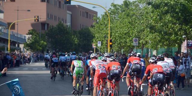 Giro d’Italia a Salerno: vigili urbani sbeffeggiati sui social