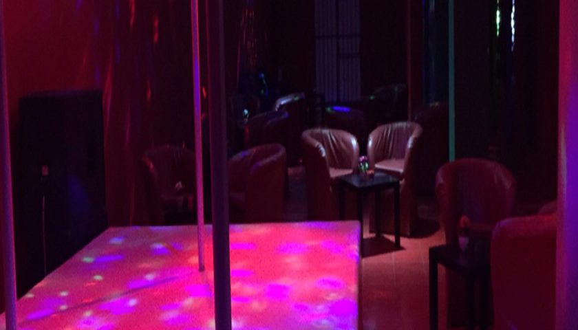 Rissa in un locale notturno di Marina di Camerota: 25enne in ospedale