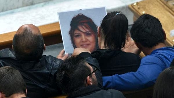 Gemellini morti con la madre, quattro medici rischiano la condanna