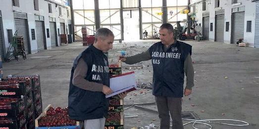 I Nas chiudono il mercato di Sant’Egidio del Monte Albino