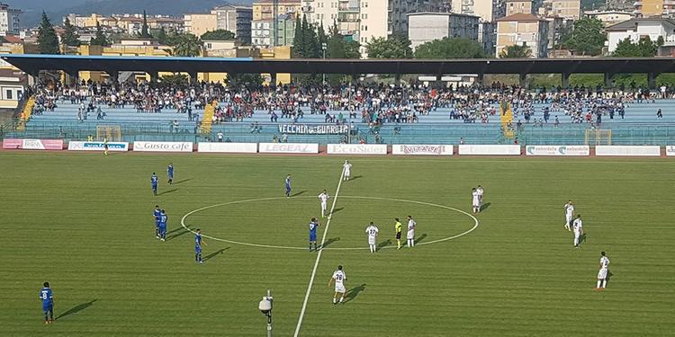 Evade i domiciliari per andare allo stadio, a processo tifoso della Paganese