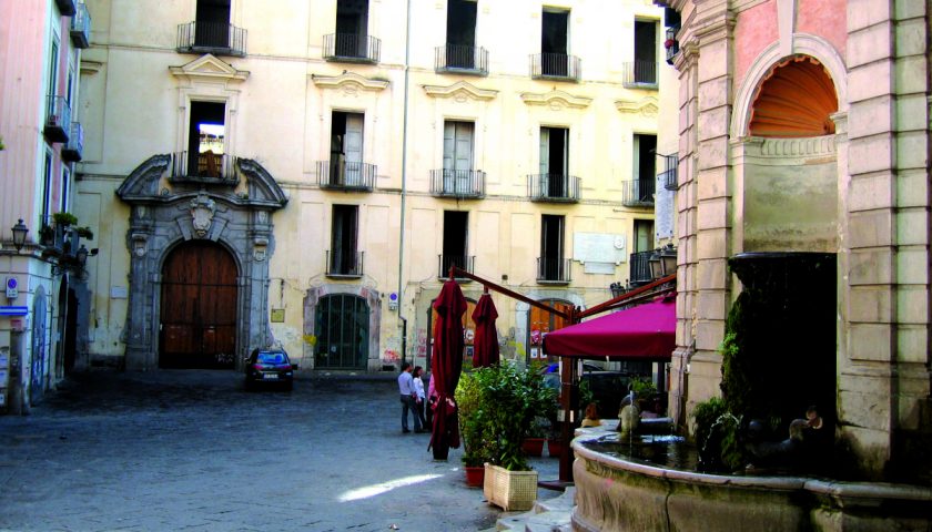 Salerno, rissa a Largo Campo: tunisino grave