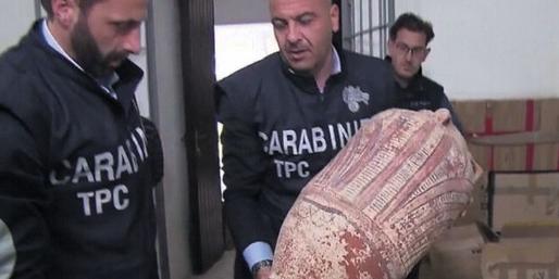 Ritrovamento al porto di Salerno, scoperti in un container reperti archeologici rubati dall’Isis
