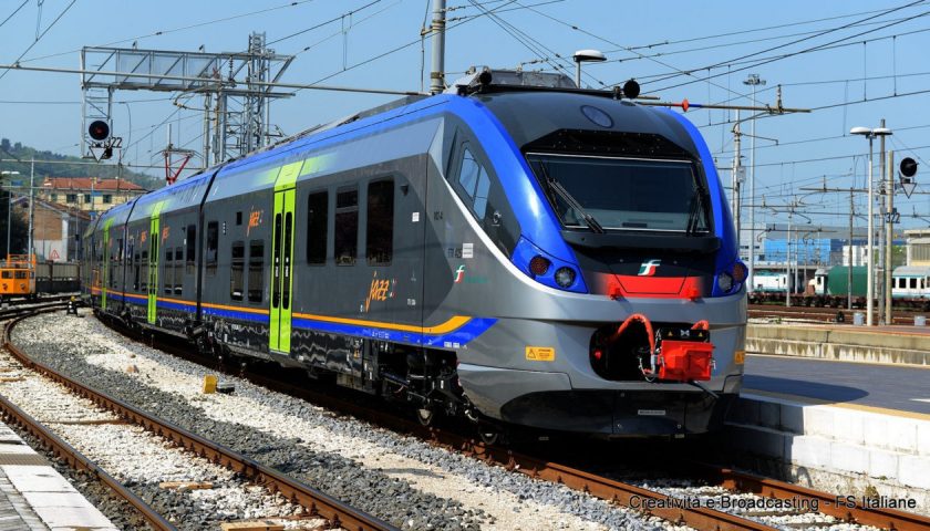 Trenitalia consegna alla Regione Campania due nuovi treni Rock