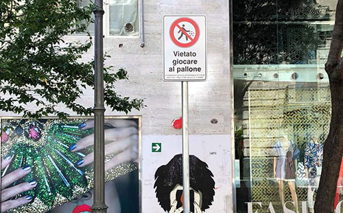 Divieto di giocare a pallone alla Rotonda