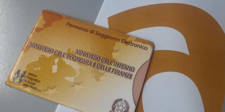Falsi permessi di soggiorno, sei persone nei guai