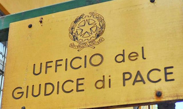 Nocera Inferiore: abusivo “stipendiato” dai Giudici di pace