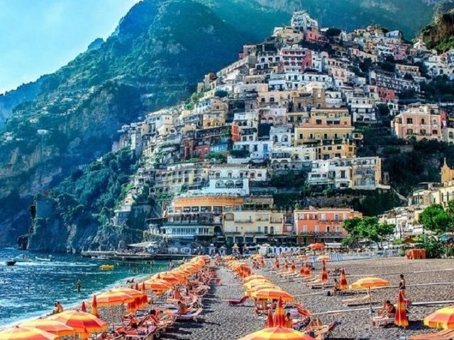 Abusi edilizi a Positano, sequestro e 5 denunce