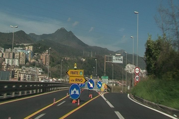 Lavori in tangenziale, traffico in tilt ed ironia social