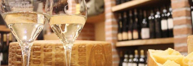 Rubò champagne e formaggio, ora lo attende il processo