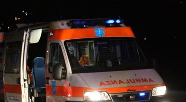 Scontro frontale nella notte, 25enne in gravi condizioni