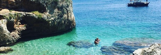 I bagnanti invadono la Baia degli Infreschi «Ad agosto si chiude»