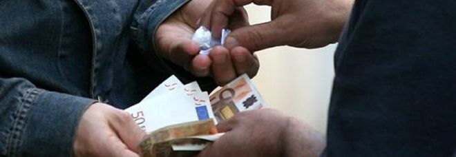 Spaccio di droga da 2mila euro al giorno, chiuso il cerchio su 48 indagati