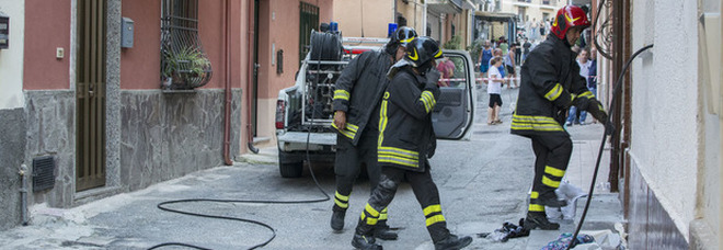 Appartamento in fiamme nel Cilento, donna muore ustionata