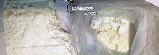 Inseguito dai carabinieri sperona la loro auto. Bloccato con un carico di cocaina