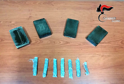 Mezzo chilo di hashish in auto, arrestata coppia a Polla
