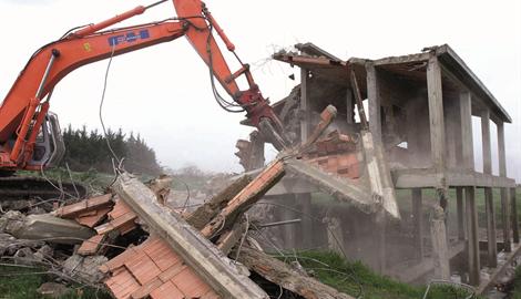 DEMOLIZIONE ILLEGITTIMA A SCAFATI, “AFFIDAMENTO SENZA EVIDENZA PUBBLICA E SEMPRE ALLA STESSA DITTA”