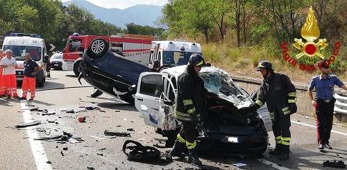 Atena Lucana: impatto auto-moto, due morti e due feriti gravi