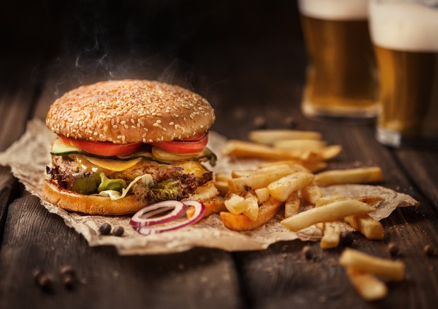 Nuova tegola per il fast food, aumenta l’asma e le malattie respiratorie
