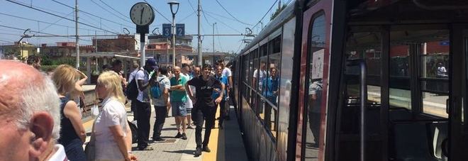 Domenica di terrore sulla Circumvesuviana: principio di incendio, evacuata carrozza