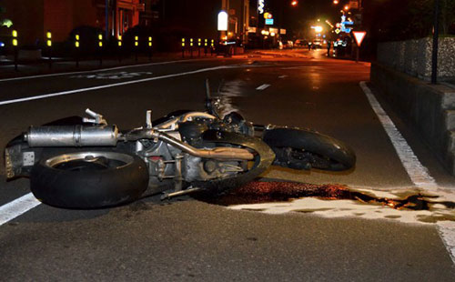 Cava de’ Tirreni: scontro frontale tra due moto, tre feriti