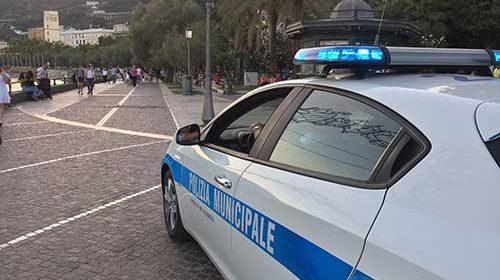 Salerno, furto di cellulare a un bengalese: ladro acciuffato