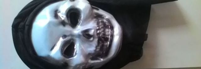 Maschera di teschio sotto casa, ​americano a processo per stalking