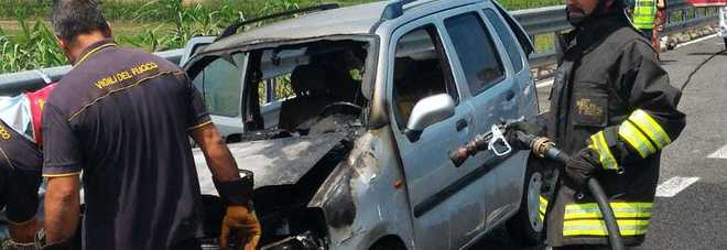 Grande esodo e afa: in fiamme un’auto a Sala Consilina