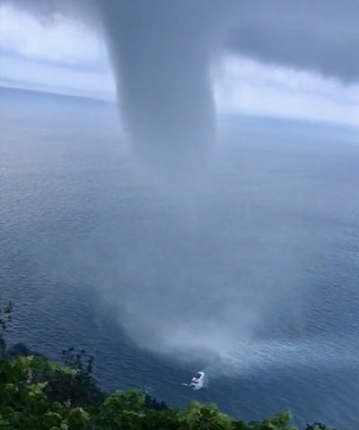 Costiera: tromba marina sfiora imbarcazione