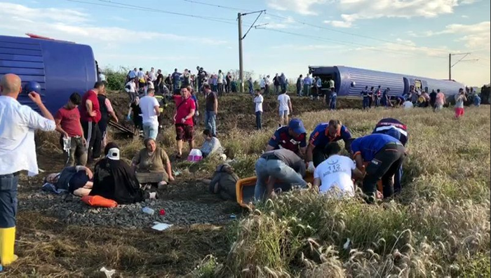 Treno deraglia in Turchia, almeno 10 morti e 73 feriti