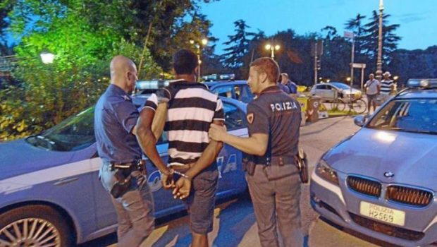Resistenza a Pubblico Ufficiale e danneggiamento aggravato, arrestato pakistano