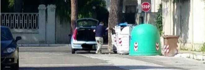 Deposito di rifiuti, 50 multe con le telecamere sulle auto civetta