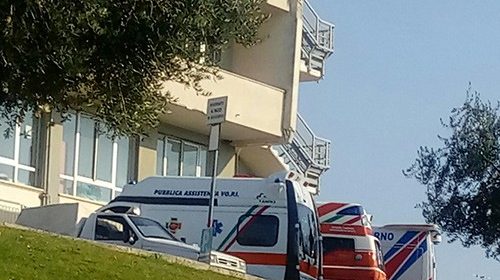 Salerno, incidente sul lavoro in piazza Libertà: operaio cade da circa due metri