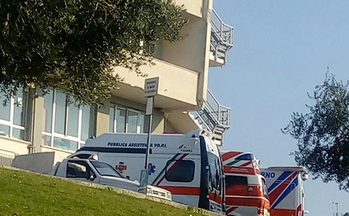 Salerno, incidente sul lavoro in piazza Libertà: operaio cade da circa due metri