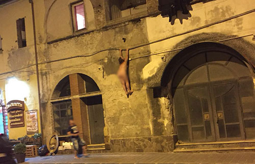 Salerno: nuda ed ubriaca donna tenta il suicidio