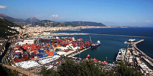 Cammarota: «Il Porto va spostato. Stop al dragaggio, c’è rischio crolli»