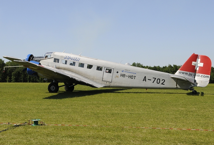 Svizzera, aereo d’epoca precipita sulle Alpi