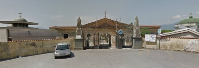 Angri, nuovo colpo al cimitero: rubati escavatori e attrezzature